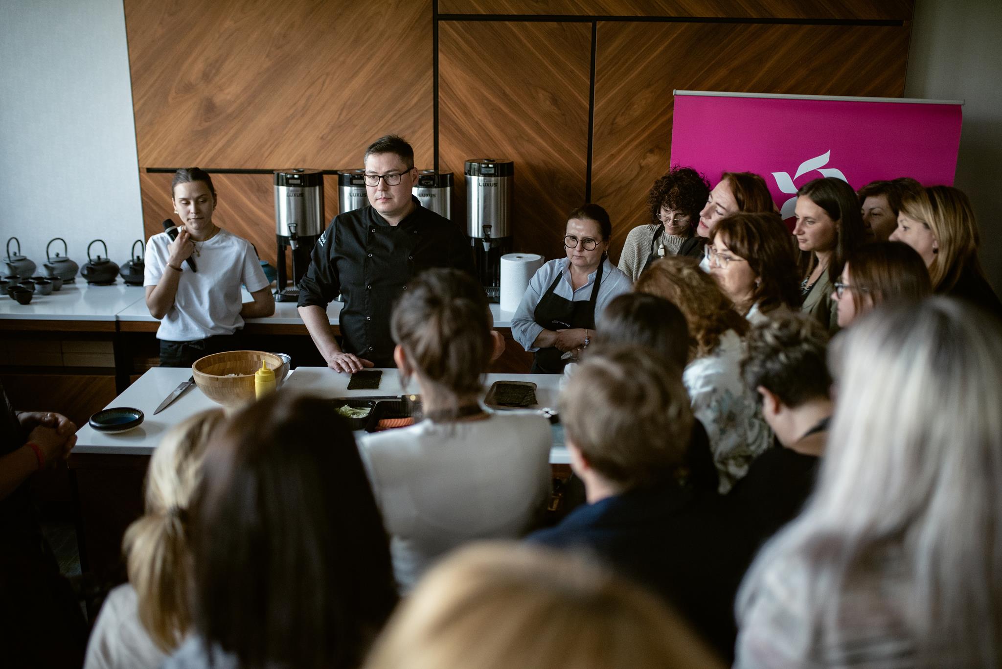 Warsztaty sushi dla Rzeczników Konsumentów, pokaz