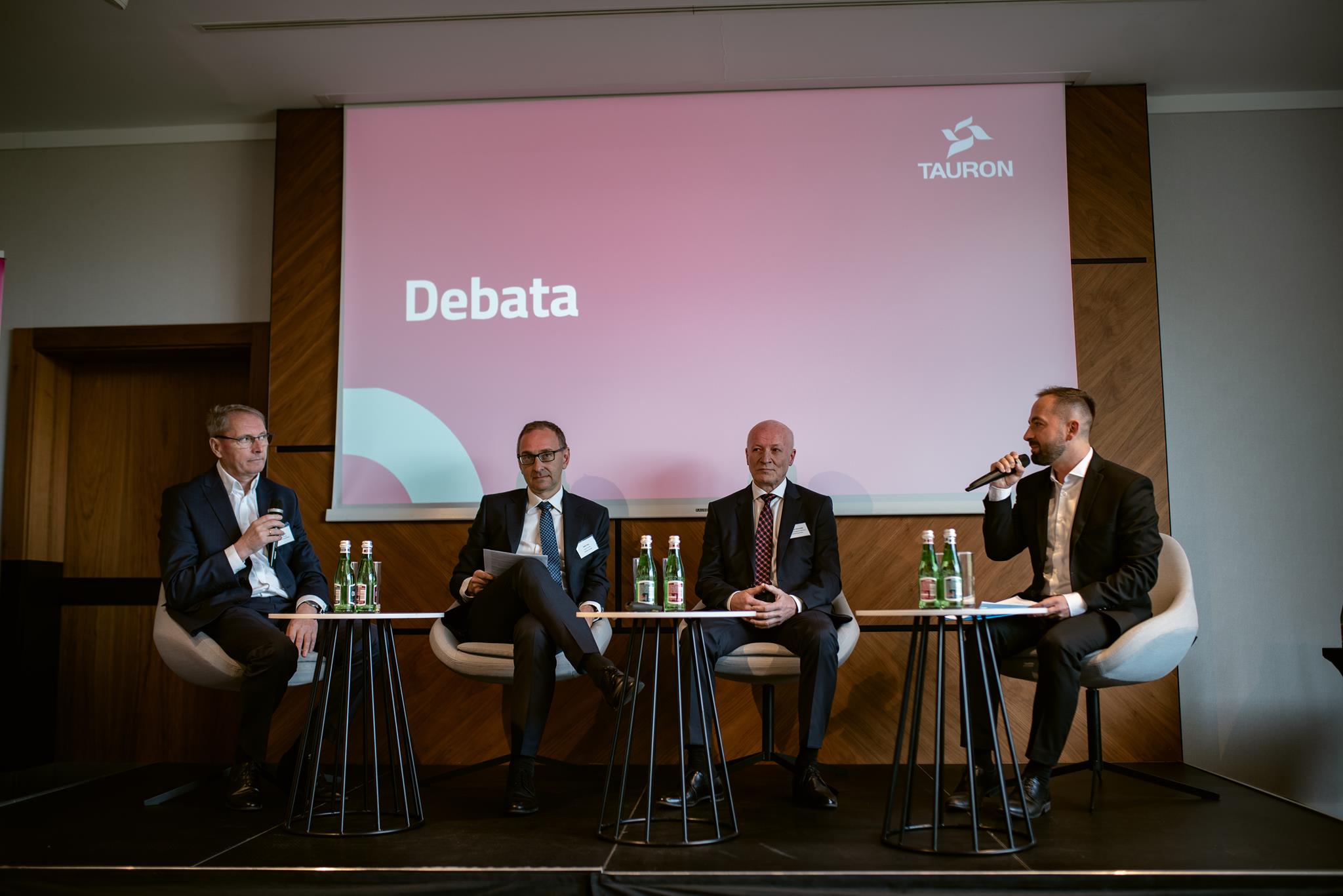 Prezesi trzech spółek Grupy TAURON rozmawiają o rynku energii. Debatę prowadzi Dyrektor Daniel Gryt.