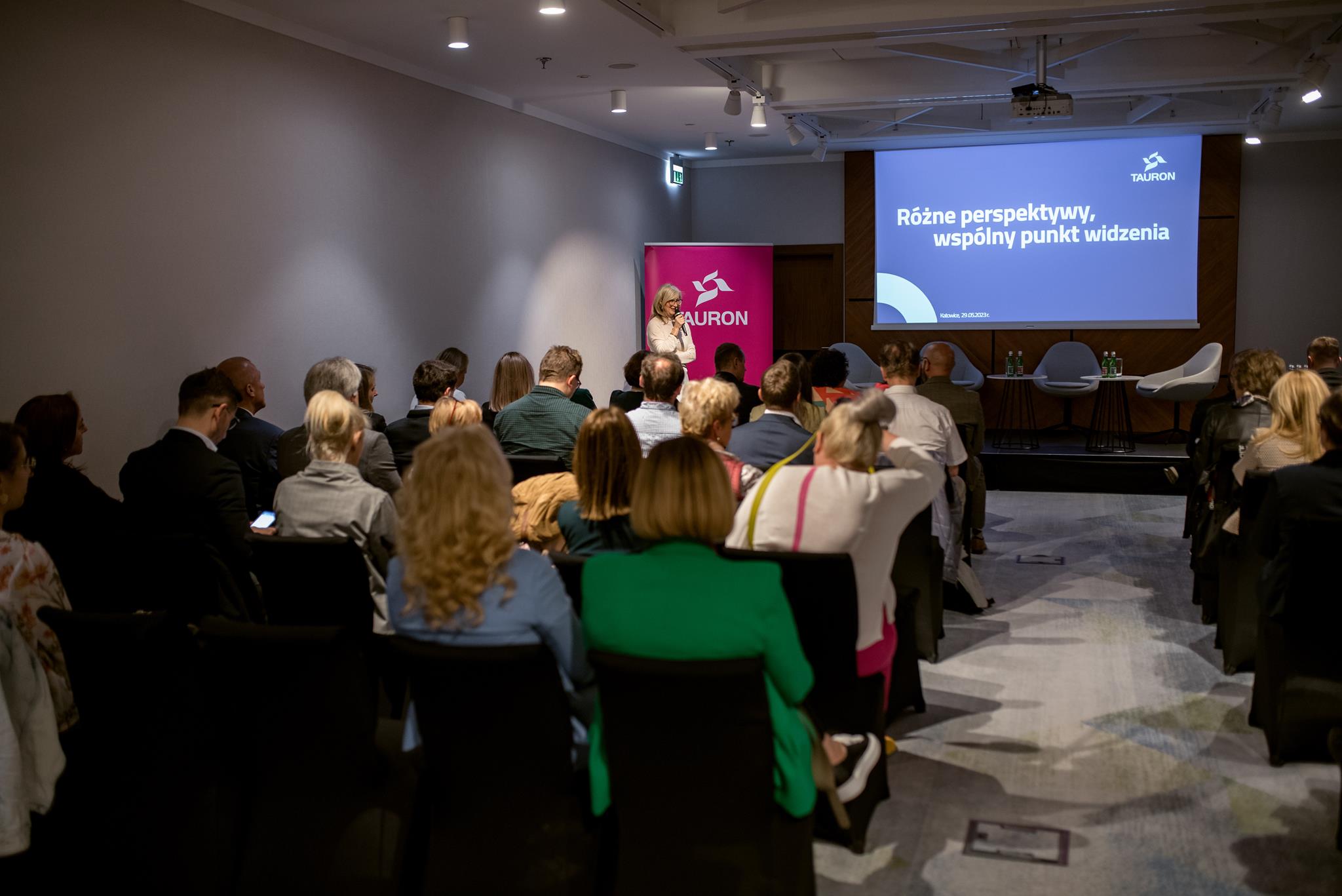 Rzecznicy Konsumentów na konferencji „Różne perspektywy – wspólny punkt widzenia” – widok z tyłu sali