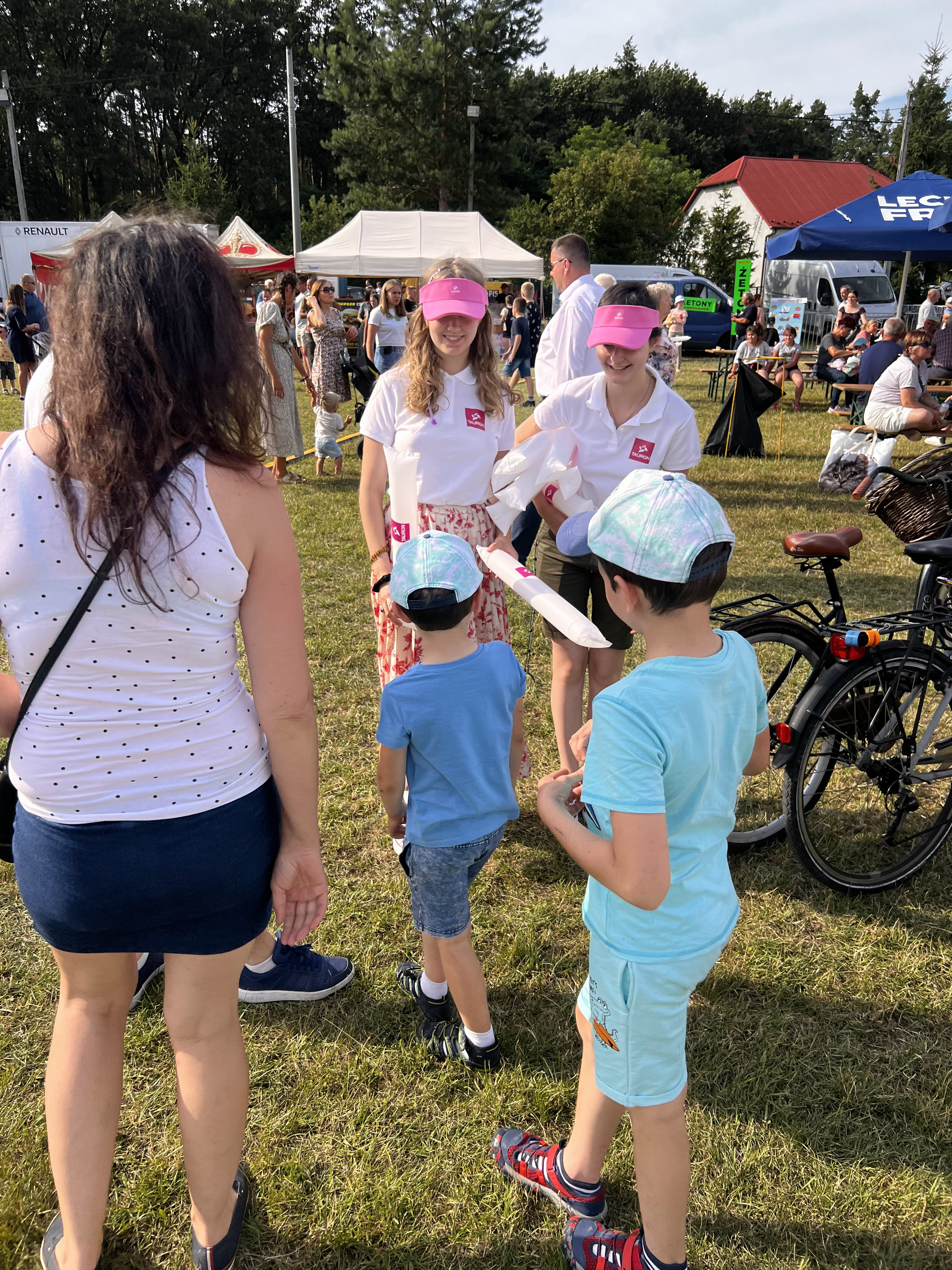 „Światłowód od TAURONA” Drwinia – event promocyjny POPC - Zespół Światłowodu od TAURONA z mieszkańcami