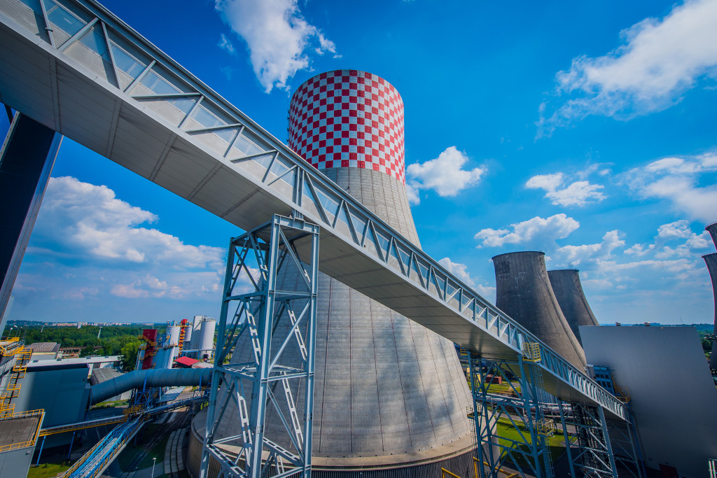 Oddział Elektrownia Łagisza blok 460 MW widok na most skośny służący do transportu węgla i chłodnię kominową